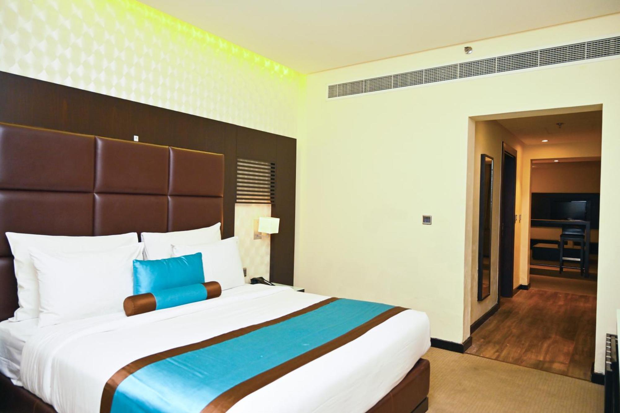 Hues Boutique Hotel Dubai Exterior photo